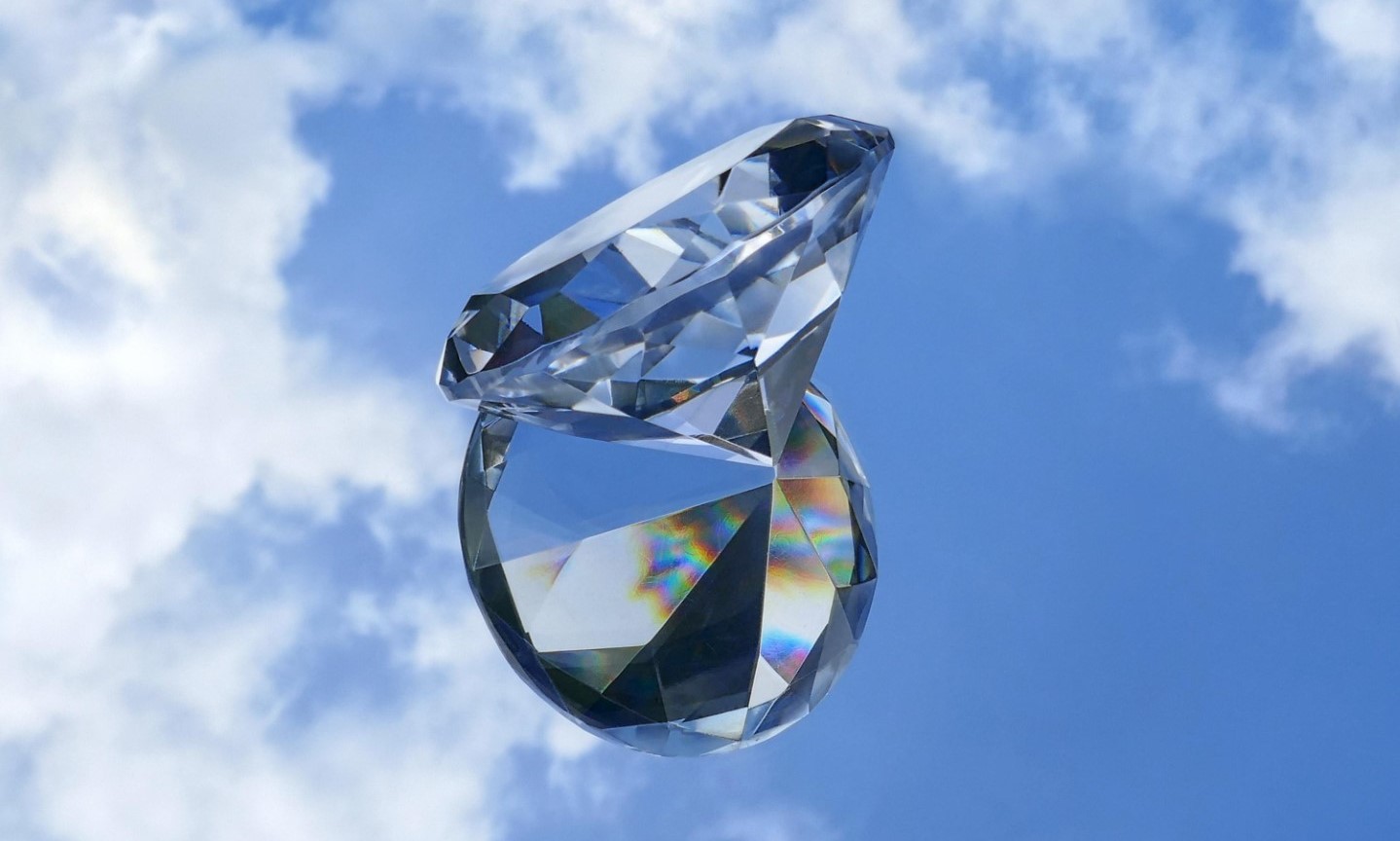 diamante céu azul nuvens